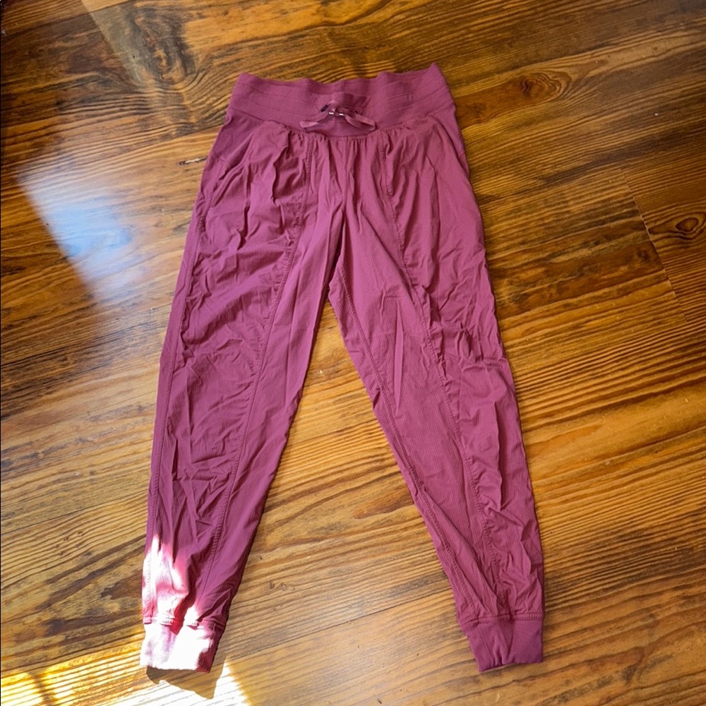lululemon athletica women’s MR Dance Studio Burgundy Joggers, size 6